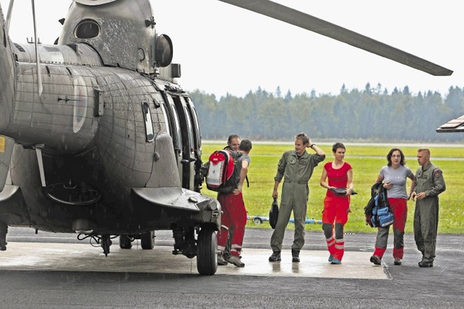 Dežurne helikopterske posadke Slovenske vojske so samo julija opravile 97 reševanj, kar je občutno več kot v enakem obdobju...