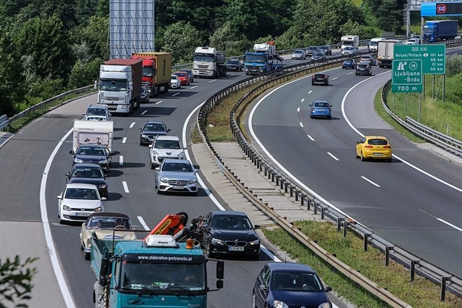 Cestni alarm: Zastoji na primorski avtocesti med Uncem in Postojno in pred predorom Karavanke 