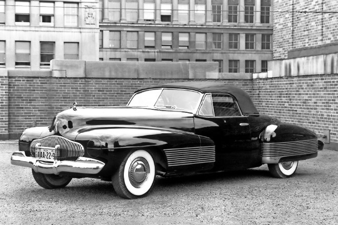 Inženir Harley Earl je že leta 1938 skonstruiral električno pomične šipe za model buick Y.