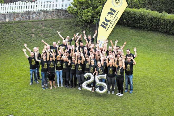Ekipa podjetja RCM ob praznovanju 25-letnice delovanja