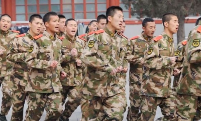 Kitajska mladina preveč zavaljena za vojsko