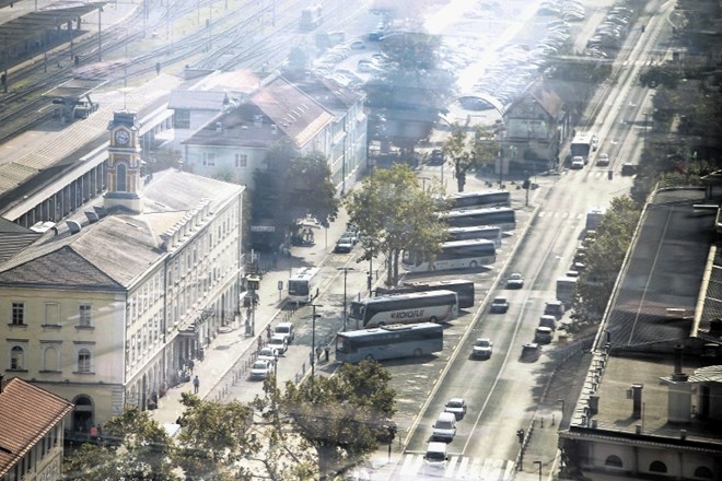 Železniške in avtobusne postaje v Ljubljani očitno ne bo gradil zasebnik. Denar za železniško postajo naj bi zagotovila...