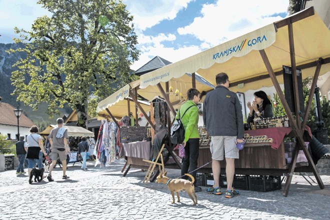 Na vrhuncu poletne in zimske turistične sezone je v Kranjski Gori precej več ljudi kot sicer, zato določitev prispevka občine...