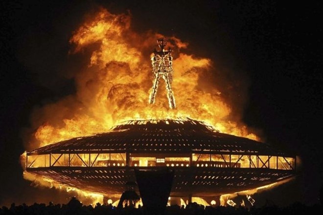 Goreča skulptura »Moža«, Burning Man 2017