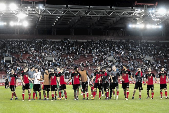 Nogometaši Belgije so se po zmagi  proti Grčiji v Pireju veselili uvrstitve na svetovno prvenstvo 2018 v Rusiji.