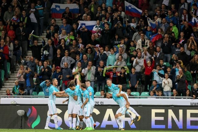 Slovenija je z visoko zmago razveselila navijače in ima še vedno teoretične možnosti za nastop v Rusiji leta 2018. Luka...