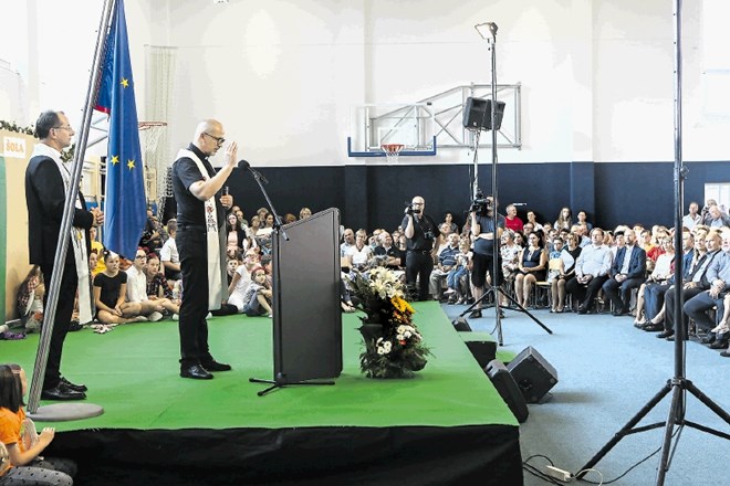 Po mnenju ministrice Maje Makovec Brenčič je šlo na nedavnem odprtju nove podružnične šole Polica pri Grosupljem, ki je...