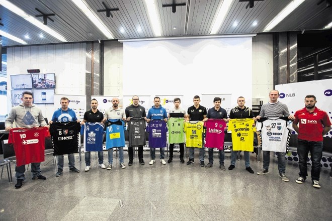 Igralci 12 prvoligaških klubov so se v Ljubljani takole predstavili pred začetkom nove rokometne sezone.