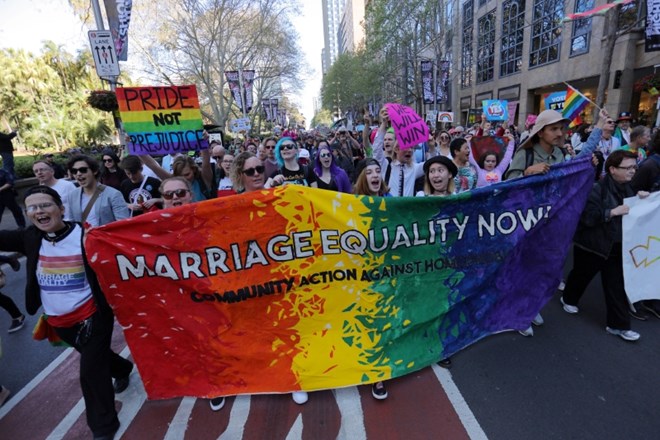 V Avstraliji na shodu za istospolne poroke več deset tisoč ljudi 
