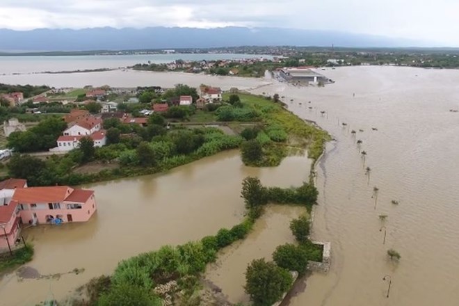 Zadar še vedno pod vodo, najhuje je v Ninu
