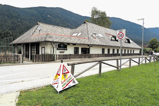 Po dveh letih propadanja počitniškega doma sredi Kranjske Gore v bližini šole in vrtca so se v Slovenskih železnicah...