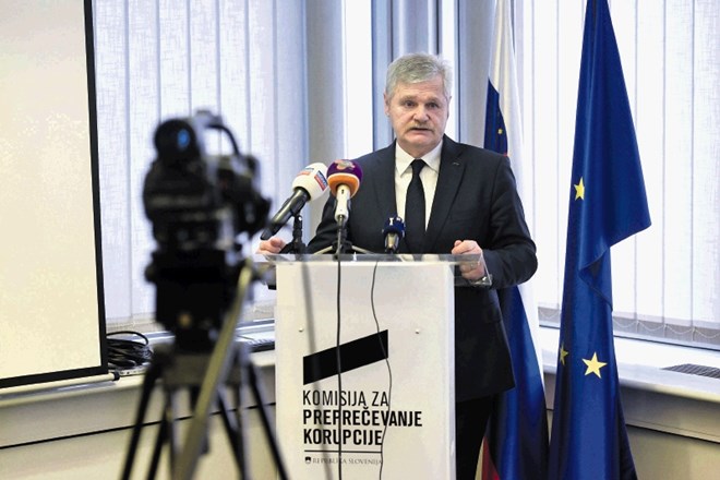 Podporo sklepu za razrešitev Borisa Štefaneca so  izrekli le trije od devetnajstih članov MVK, poleg Alenke Bratušek, ki je...