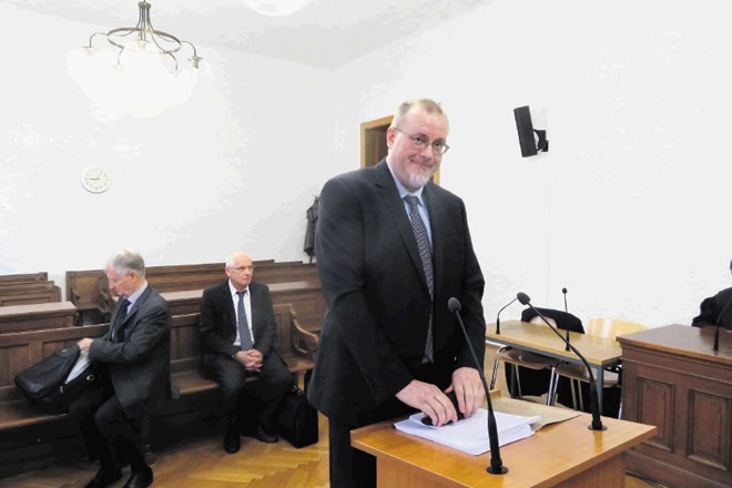 Ekonomski izvedenec Drago Dubrovski je že sedmič pričal na sojenju v zadevi Impol. Včeraj je skoraj pet ur polemiziral z...