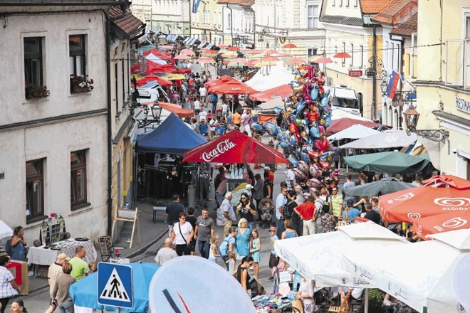 Odpoved nedeljskih prireditev je v Kamniku zakuhala tudi klobasno afero.