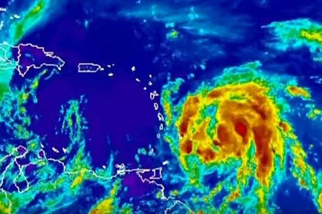 Orkan Maria, ki naj bi otoke Leeward Islands dosegel danes zvečer