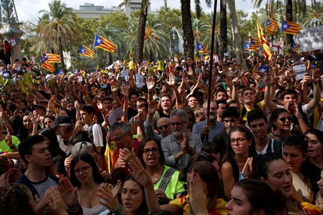 Katalonski separatisti nadaljujejo proteste proti preprečitvi referenduma