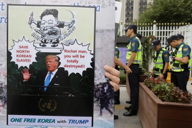  Kim Jong Un  Trumpa označil za dementnega starca, ta njega za norca