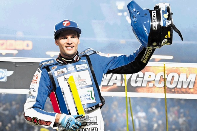 Matej Žagar se je takole veselil zmage na dirki za VN Švedske v Stockholmu.