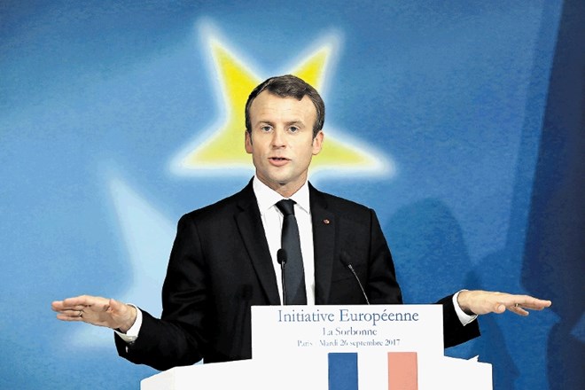 Francoski predsednik Macron v elementu med govorom o načrtih reforme Evropske unije