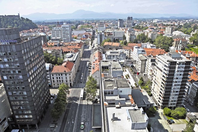 »Dogaja se, da Ljubljana z leti pridobiva vse večjo moč in vlogo in tako rekoč požira druga funkcionalna urbana območja,«...