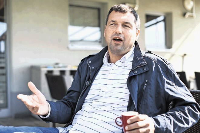 Mladen Dabanović pravi, da bi se odnos med reprezentanco in novinarji dalo opisati kot vojno stanje.