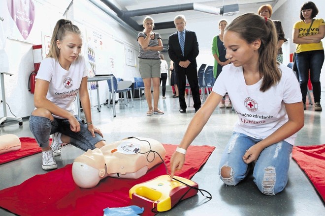 Pri Rdečem križu poskušajo tečaje prve pomoči znova vpeljati tudi v osnovnošolski izobraževalni program.
