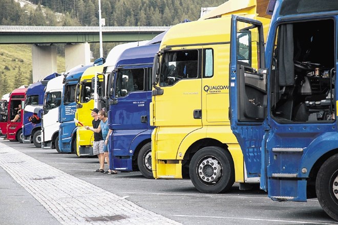 V evropsko usklajenem nadzoru nad tovornjaki in avtobusi ugotovili več kot 600 kršitev 