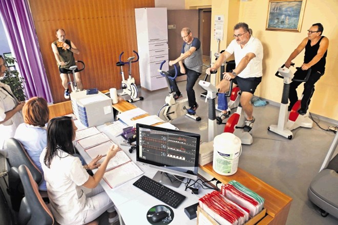 V ambulantno kardiološko rehabilitacijo na Polikliniki UKC Ljubljana je trenutno vključenih 100 bolnikov po srčnem infarktu....