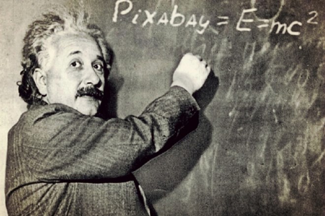 Na dražbo Einsteinov zapis o teoriji sreče: Mirno življenje prinaša več radosti od stalnega nemira v dirki za uspehom