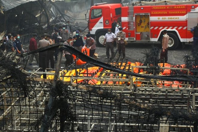 V požaru v tovarni pirotehničnih izdelkov v Indoneziji najmanj 23 mrtvih