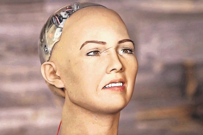 Sophia je prvi  robot s priznanim državljanstvom katerekoli države na svetu.