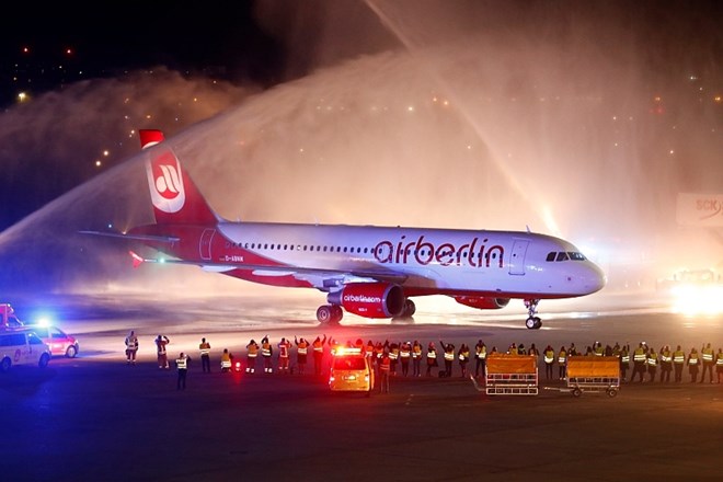 Air Berlin po 40 letih opravil še zadnji let, Easyjet v nakup manjšega dela družbe