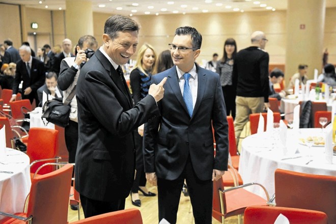 Javnomnenjska anketa: Pahor s prednostjo, vendar pičlo