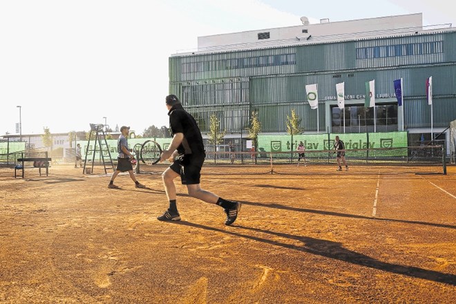 Ob gimnastičnem centru bodo najprej povečali površine za tenis, v dolgoročnem načrtu pa ima občina tudi gradnjo pokritega...