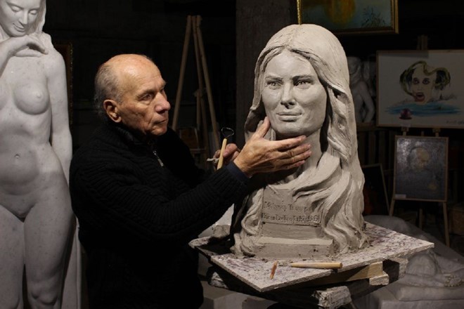 Ukrajinski kipar za muzo izbral Melanio: Je simbol klasične antike in lepotni standard v slogu Nefretete