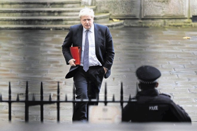 Boris Johnson s svojimi spodrsljaji dodatno maje konservativno vlado Therese May.