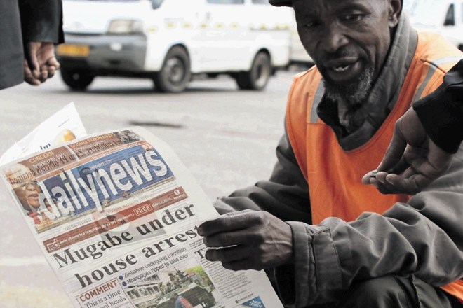 Novica o predsednikovem hišnem priporu na naslovnicah časopisov v Zimbabveju ni povzročila posebnega vznemirjenja v...
