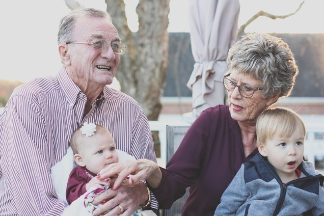 Popustljivost starih staršev slabo vpliva na zdravje njihovih vnukov