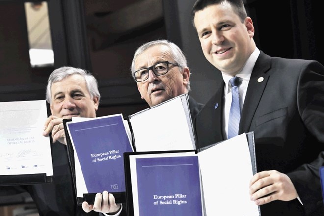 Antonio Tajani, predsednik evropskega parlamenta, Jean-Claude Juncker,  predsednik evropske komisije, in Juri Ratas,  premier...