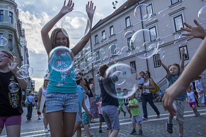 Po raziskavi skoraj 70 odstotkov otrok v Sloveniji zadovoljnih s svojim življenjem 