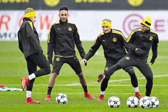 Nogometaši Borussie Dortmund so proti angleškim predstavnikom pred domačimi navijači doslej odigrali enajst tekem in vpisali...