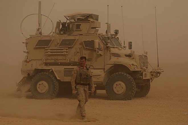 Irak začel operacijo proti zadnjim žepom IS v puščavi 