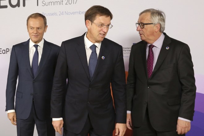 Premier Miro Cerar, predsednik Evropskega sveta Donald Tusk in predsednik Evropske komisije Jean-Claude Juncker med pogovori...