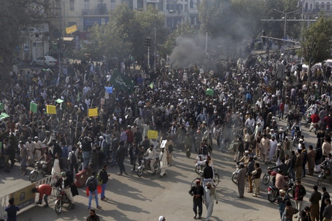 Posredovanje proti protestnikom v Pakistanu sprožilo spopade