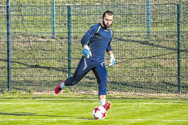 Mladi celjski vratar Metod Jurhar se je uveljavil po prihodu trenerja Dušana Kosiča.