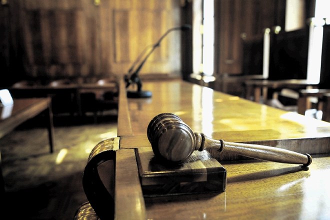 Dr. Rok Lampe se je odločil, da bo pravico poiskal na sodišču. Dnevnik namreč s spleta ni umaknil dveh člankov, v katerih je...