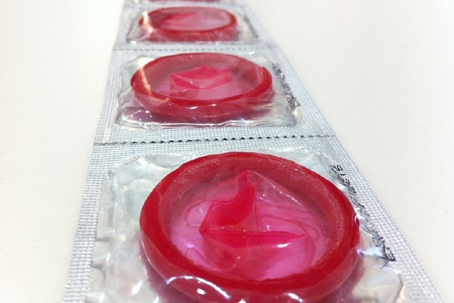 Indija je prepovedala oglaševanje kondomov, čeprav ima več milijonov Indijcev HIV