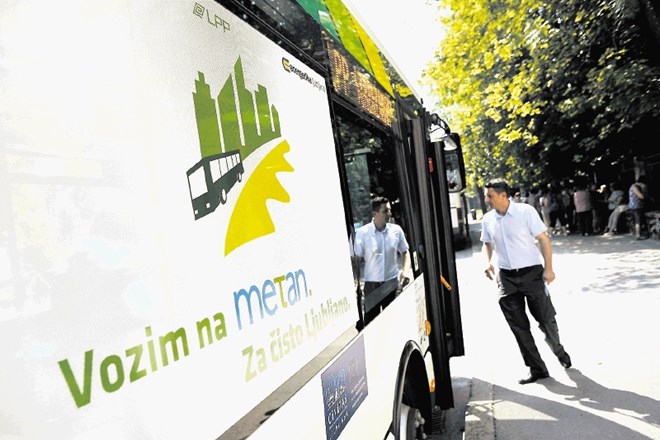 V Ljubljanskem potniškem prometu nameravajo prihodnje leto skoraj pet milijonov evrov nameniti za hibridne avtobuse na...