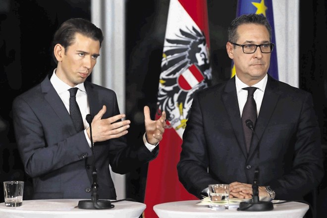 Novi avstrijski kancler Sebastian Kurz (levo) skupaj z voditeljem svobodnjakov Heinz-Christianom Strachejem, ki je postal...