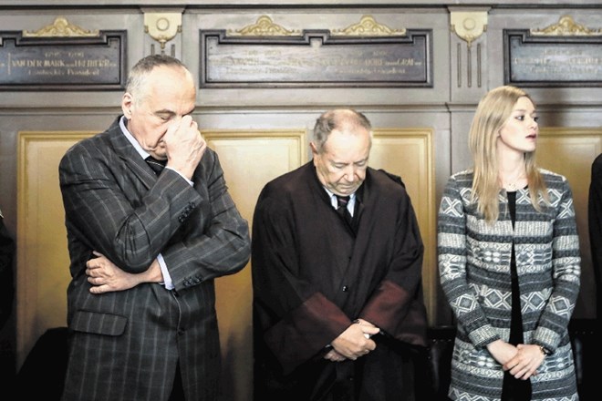 Dr. Milko Novič (levo) je skupaj z zagovorniki (ob njem sta Jože Hribernik in Monika Poje) vse upe polagal v višje sodnike....